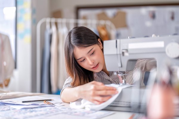 What Are the Best Tips for Choosing Appropriate Fabrics for a Winter Wedding Guest Dress?